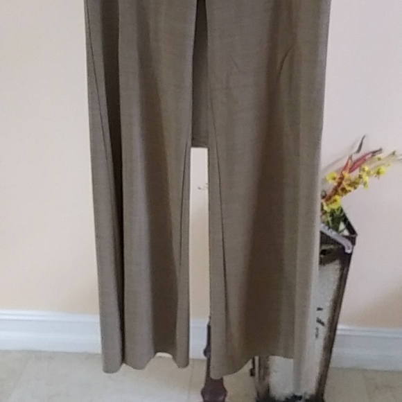 Alice + Olivia Pants. - Picture 4 of 11